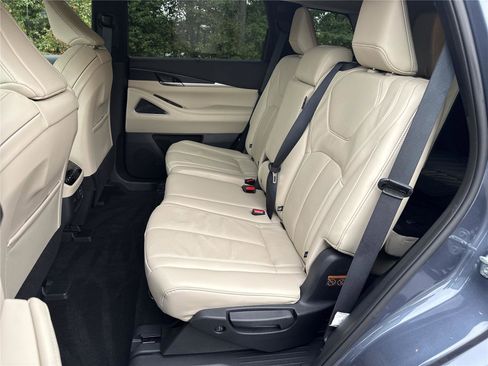 Used 2025 INFINITI QX60 Sensory w/ Vision Package image 9