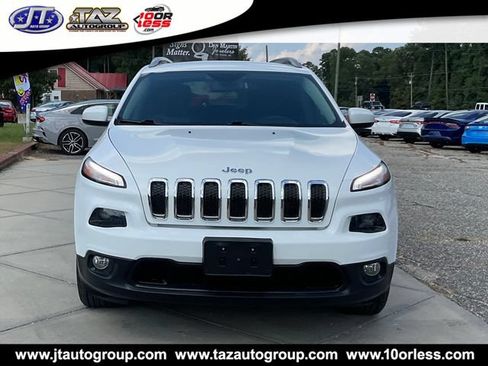Used 2018 Jeep Cherokee Latitude FWD image 2