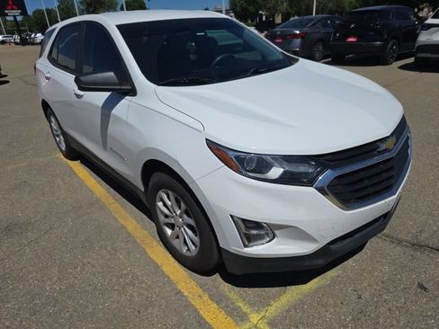 Used 2020 Chevrolet Equinox LS FWD image 1