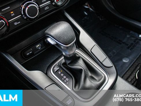 Used 2025 Kia Soul LX w/ LX Technology Package FWD image 31