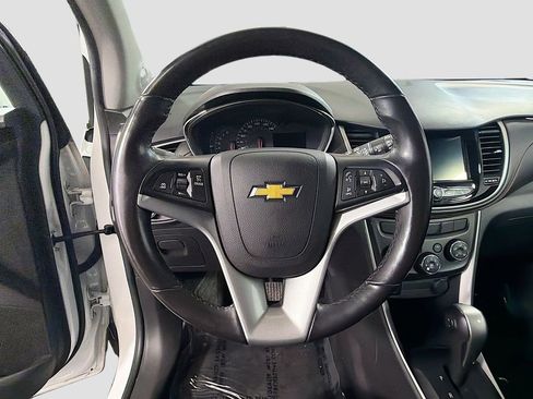 Used 2019 Chevrolet Trax LT w/ LT Convenience Package FWD image 13