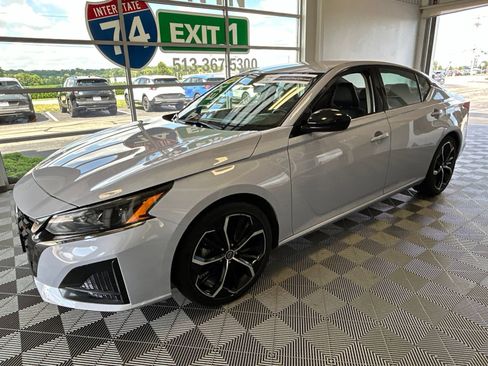 Used 2024 Nissan Altima 2.5 SR FWD image 3