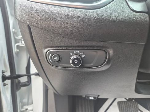 Used 2024 Chevrolet Equinox LT FWD image 18