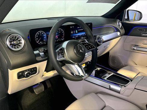 New 2026 Mercedes-Benz GLB 250 4MATIC image 9