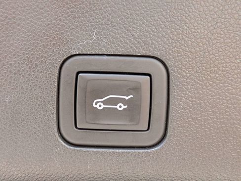 Used 2023 Chevrolet Tahoe Premier RWD image 13