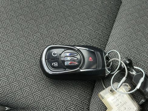 Used 2025 Buick Encore GX Preferred AWD/4WD image 23
