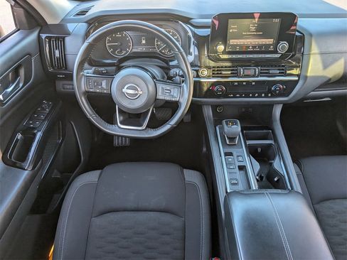 Certified 2022 Nissan Pathfinder SV image 10