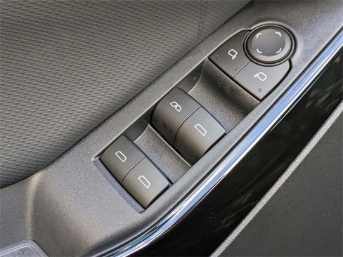 New 2026 Chevrolet Equinox LT image 9