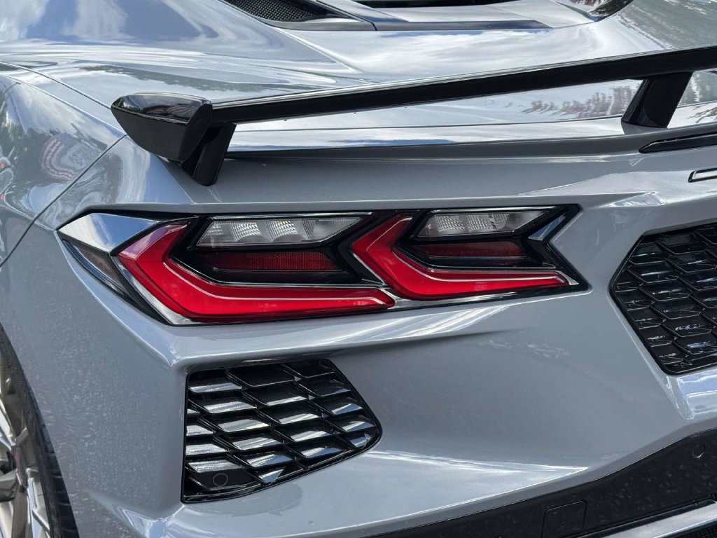 Used 2025 Chevrolet Corvette Stingray Preferred Cpe w/ Z51 Performance Package RWD image 13