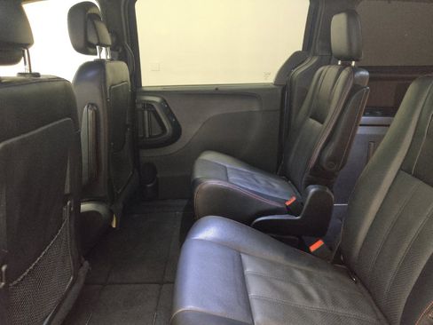 Used 2015 Dodge Grand Caravan R/T w/ Driver Convenience Group FWD image 18