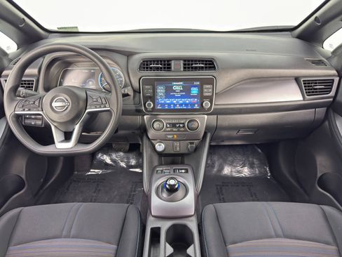 Used 2025 Nissan Leaf S image 11