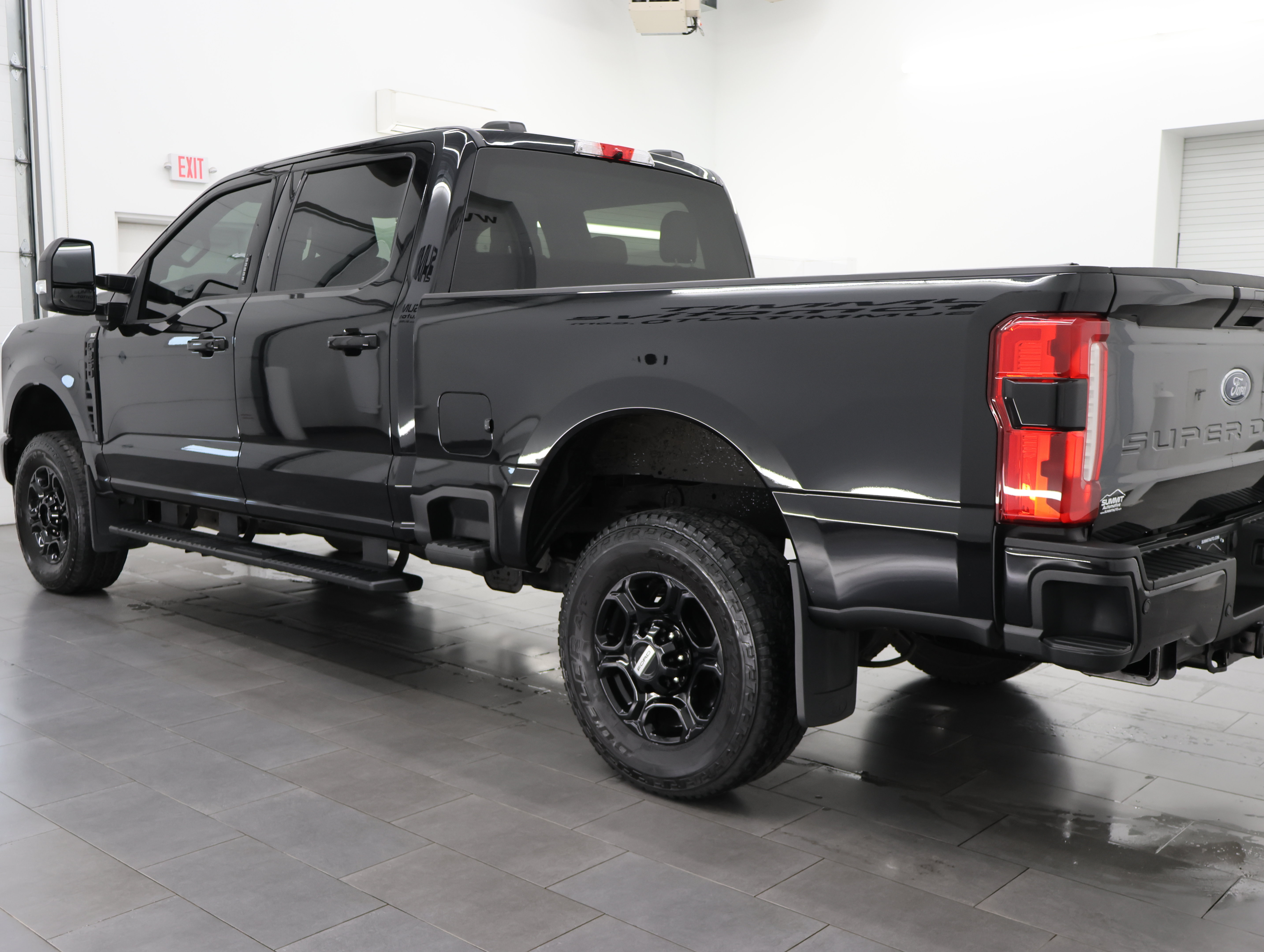 Used 2023 Ford F350 XLT w/ XLT Premium Package AWD/4WD image 6