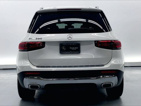 Certified 2022 Mercedes-Benz GLB 250 image 3