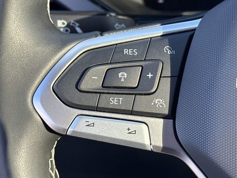 Certified 2023 Volkswagen Taos SE image 32