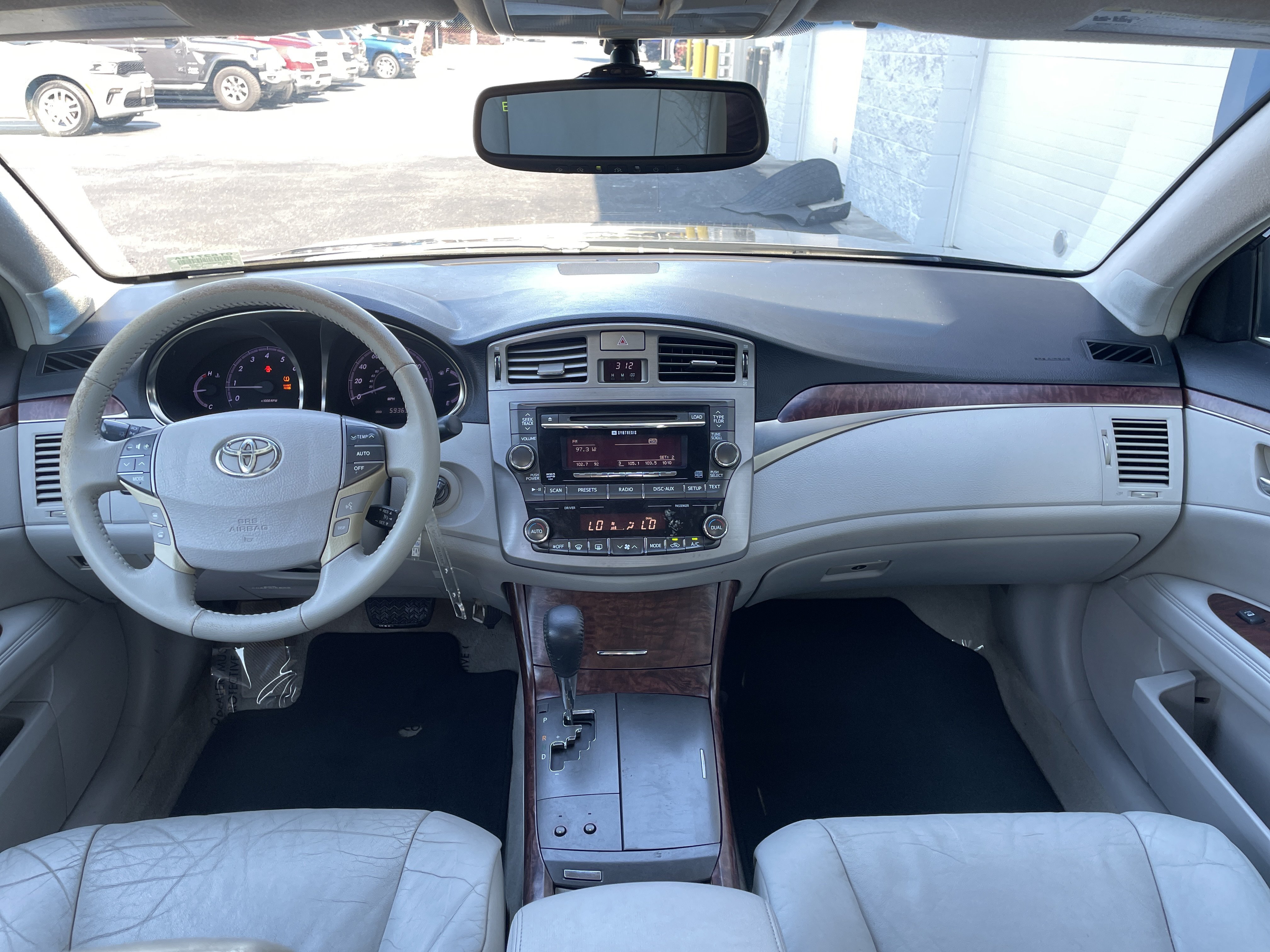 Used 2011 Toyota Avalon FWD image 27