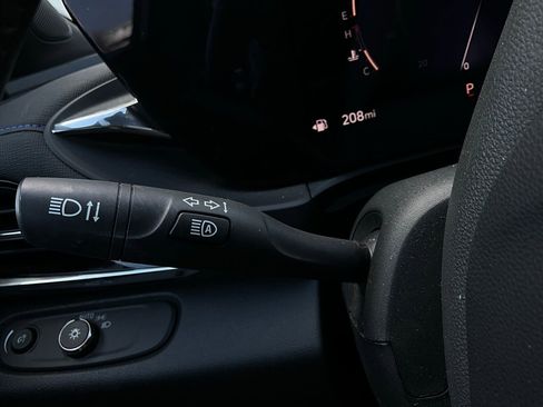 Used 2025 Buick Envista Sport Touring image 35