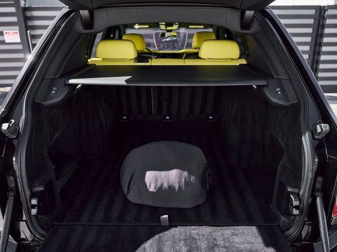 Used 2022 Rolls-Royce Cullinan Black Badge w/ Dark Exterior Package AWD/4WD image 19