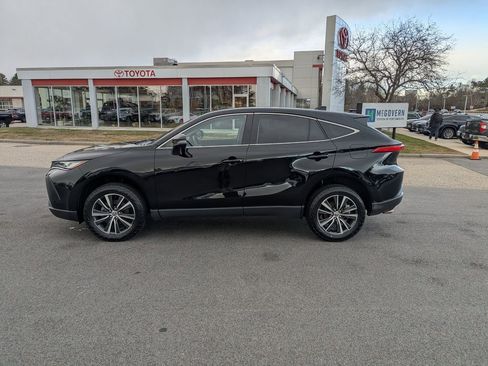 Used 2024 Toyota Venza LE image 2