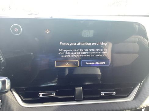 New 2026 Chevrolet Equinox LT w/ Convenience Package II FWD image 24