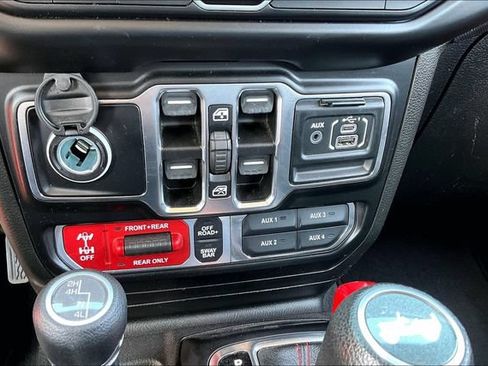 Used 2021 Jeep Wrangler Unlimited Rubicon w/ Dual Top Group AWD/4WD image 16