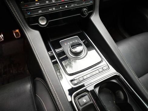Used 2019 Jaguar F-PACE R-Sport AWD/4WD image 22