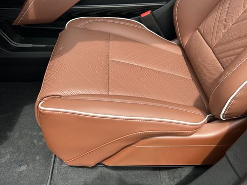 New 2026 Cadillac Vistiq Platinum image 19