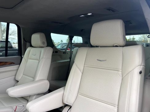 Certified 2024 Cadillac Escalade ESV Sport Platinum w/ LPO, ONYX Package AWD/4WD image 31