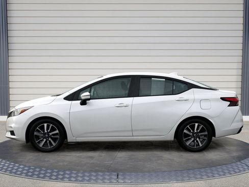 Used 2021 Nissan Versa SV image 4