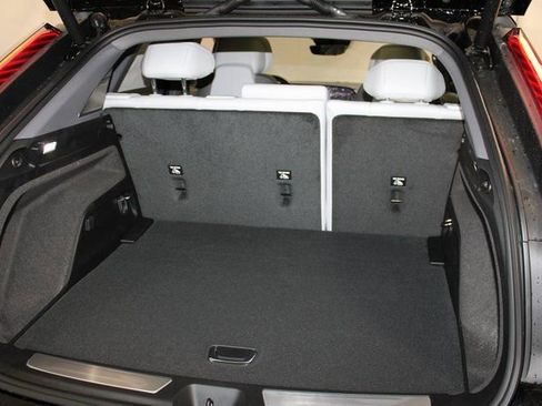 New 2026 Cadillac Optiq Luxury 1 RWD image 31