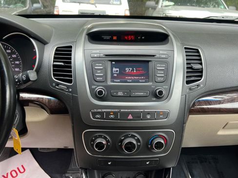 Used 2014 Kia Sorento LX image 27