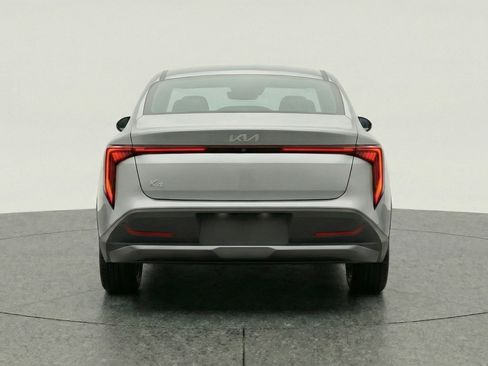 Used 2025 Kia K4 LXS image 7