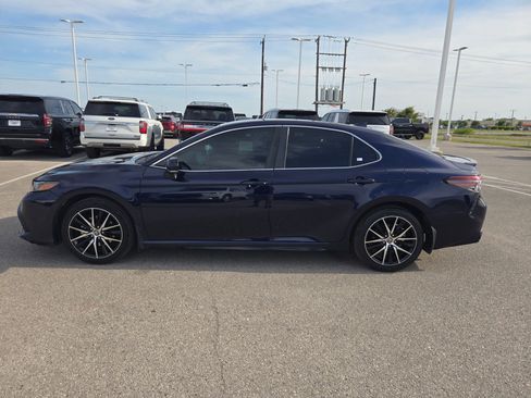 Used 2022 Toyota Camry SE FWD image 6