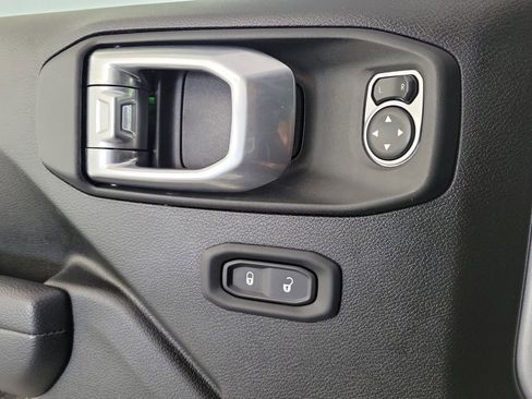 Used 2024 Jeep Wrangler Unlimited AWD/4WD image 16