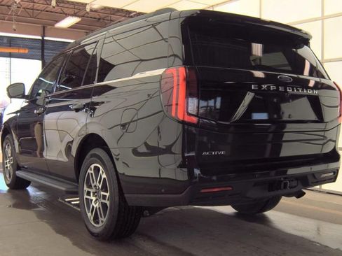 Used 2025 Ford Expedition Active image 2