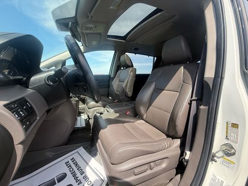 Used 2014 Honda Odyssey Touring Elite image 9