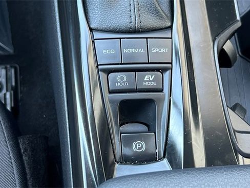 Used 2025 Toyota Camry LE image 38