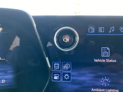 Used 2025 Chevrolet Equinox EV LT w/ Convenience Package image 21