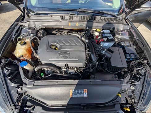 Used 2018 Ford Fusion SE image 10