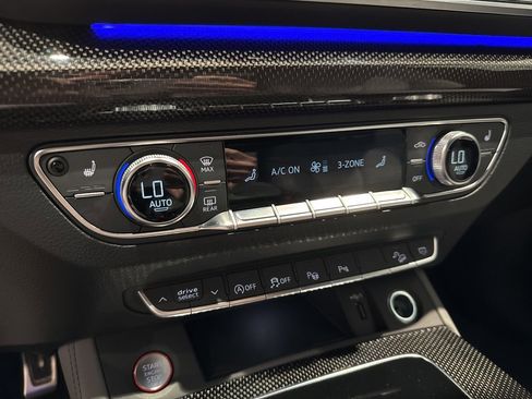 Used 2024 Audi SQ5 Prestige image 18