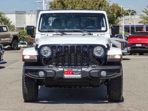 Certified 2022 Jeep Gladiator Sport image 2