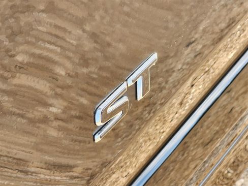 Used 2025 Buick Encore GX Sport Touring w/ Experience Buick Package image 18