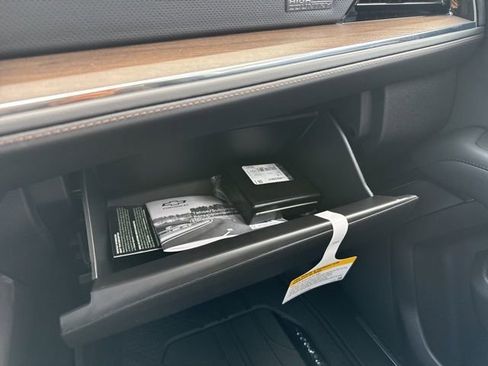 New 2026 Chevrolet Suburban High Country image 44