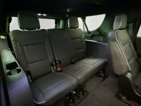 New 2025 Chevrolet Suburban Premier image 32