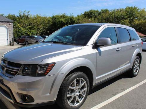Used 2019 Dodge Journey GT image 1