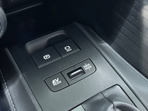 Used 2024 Toyota Venza LE image 21