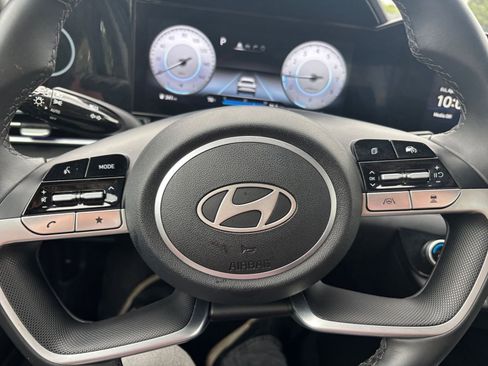 Used 2025 Hyundai Elantra SEL FWD image 25