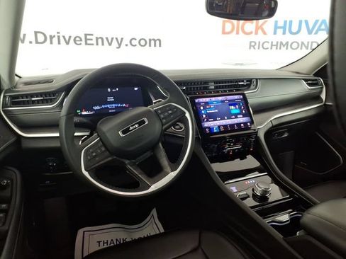 Used 2023 Jeep Grand Cherokee Limited w/ Black Appearance Package AWD/4WD image 10
