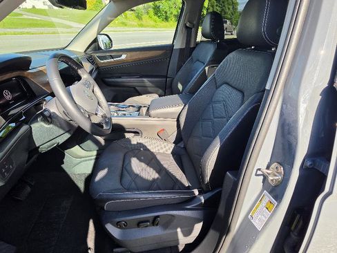 Used 2025 Volkswagen Atlas SE AWD/4WD image 8