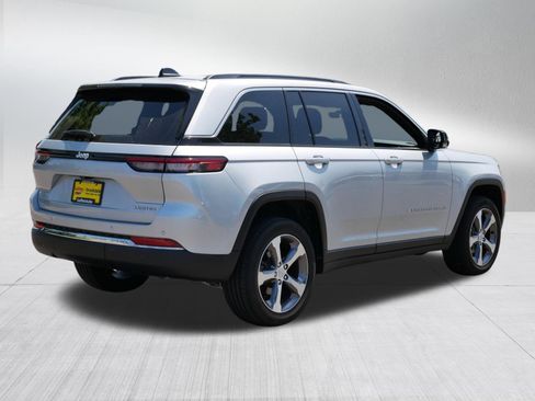 Used 2025 Jeep Grand Cherokee Limited w/ Trailer Tow Package AWD/4WD image 7