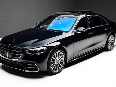 Used 2022 Mercedes-Benz S 580 4MATIC Sedan w/ AMG Line Package image 5